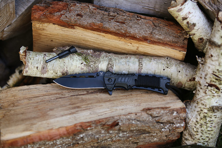 Nóż sprężynowy z krzesiwem HASTAA 01-HS-501